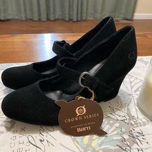 Born black Jordana suede wedges NWT